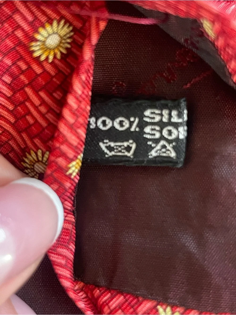 Salvatore Ferragamo Silk Tie – Red Floral Motif – Made in Italy